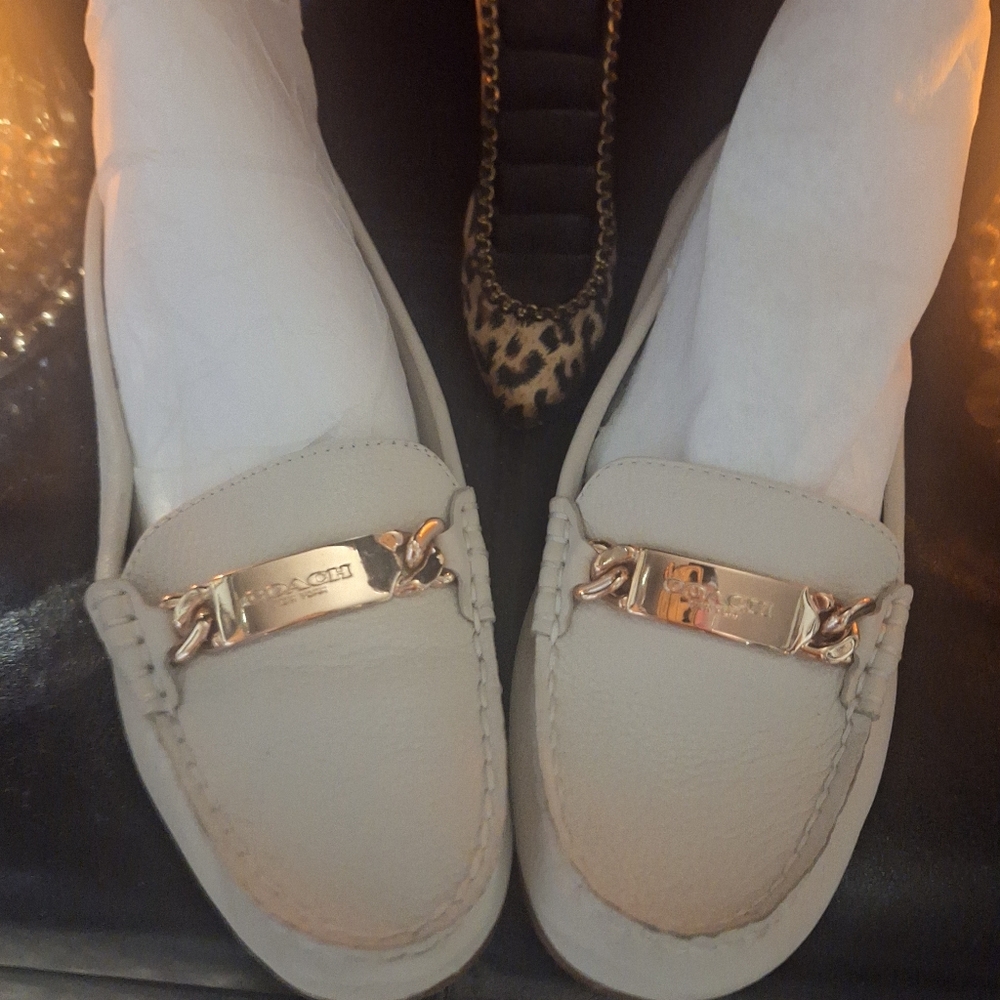 WoBeige Loafers with Gold Accent